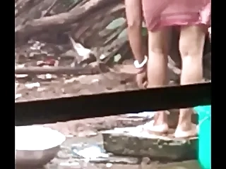 Sexy indian bhabi bathing