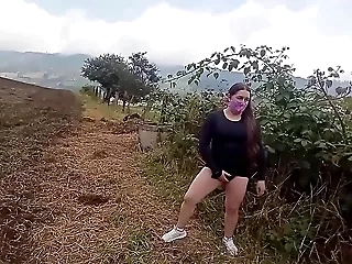 Chantaje a mi MADRASTRA la Encontré mamando la verga de  un amigo de mi Viejo ahora es mi Perra en El Bosque Se Deja Grabar Y Follar El Coño Las Tetas Y El Culo en la Selva De Colombia XXX 2 VIDEO COMPLETO EN XV RED