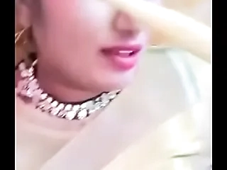 Swathi naidu showing her sexy navel in saree