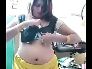 Swathi naidu sexy saree change