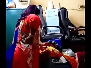 Swathi naidu swopping saree by showing boobs,body parts and acquiring ready for shoot part-5